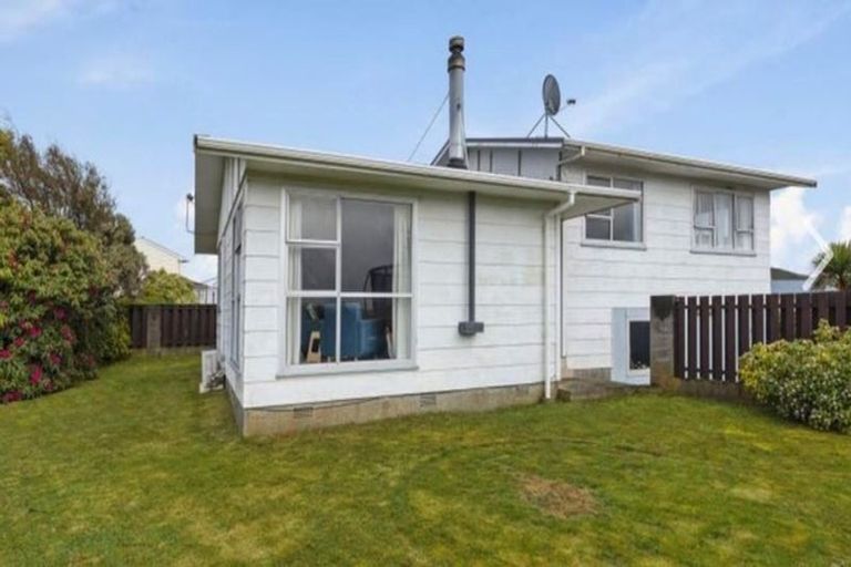 Photo of property in 6 Owaka Close, Kelson, Lower Hutt, 5010