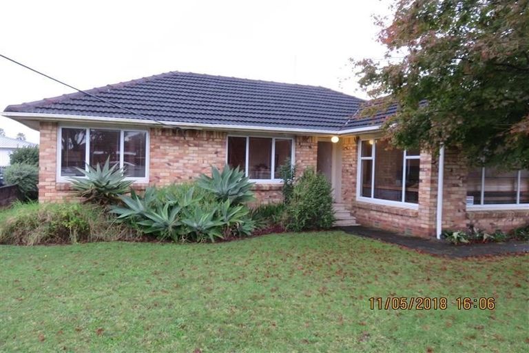 Photo of property in 74 Neil Avenue, Te Atatu Peninsula, Auckland, 0610