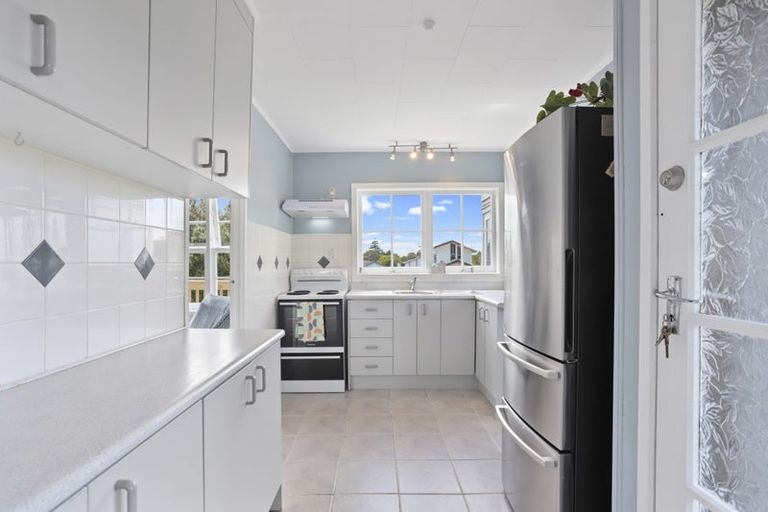 Photo of property in 39 Butterworth Drive, Glendene, Auckland, 0602