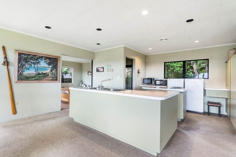 Photo of property in 98 Sunset Road, Unsworth Heights, Auckland, 0632