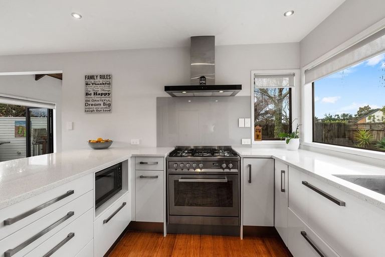 Photo of property in 188 Luckens Road, West Harbour, Auckland, 0618