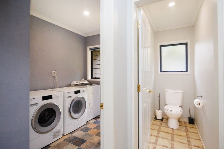 Photo of property in 46 Turitea Road, Fitzherbert, Palmerston North, 4472