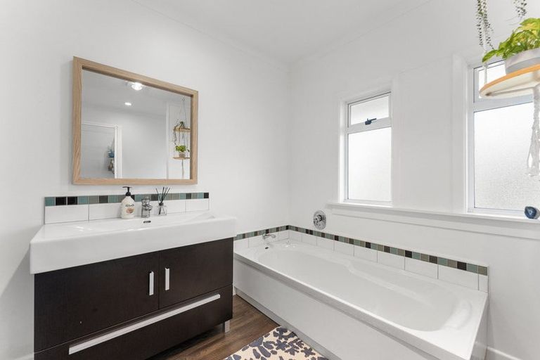 Photo of property in 407 Devon Street West, Lynmouth, New Plymouth, 4310