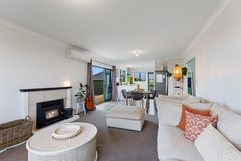 Photo of property in 76 Marine Parade, Otaki Beach, Otaki, 5512