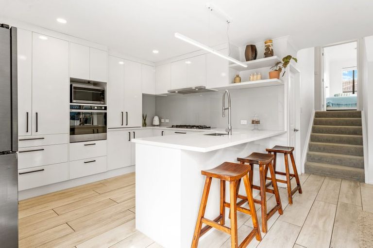 Photo of property in 15 Lagoon View, Gulf Harbour, Whangaparaoa, 0930