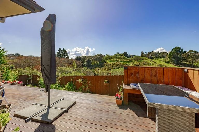 Photo of property in 121 Keri Vista Rise, Papakura, 2110