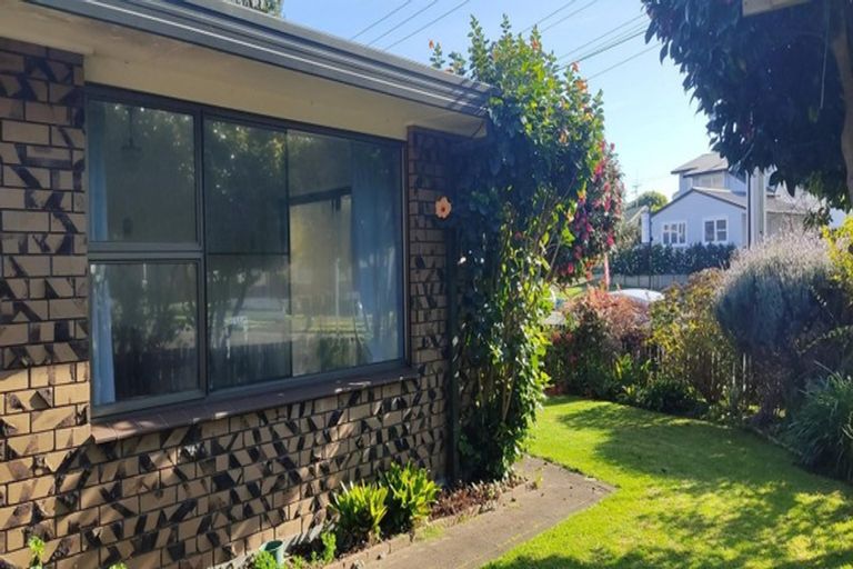 Photo of property in 2/230 Ngatai Road, Otumoetai, Tauranga, 3110