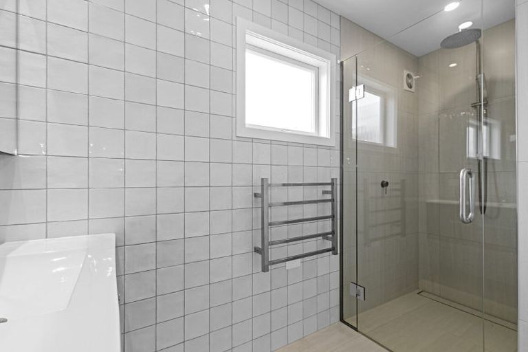 Photo of property in 3b Paton Avenue, Te Atatu South, Auckland, 0610