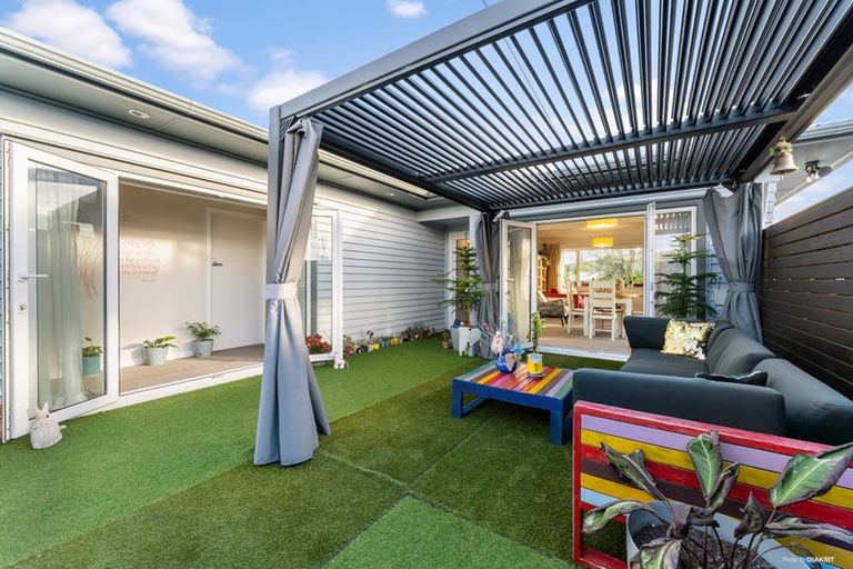 Photo of property in 36 Savoy Road, Glen Eden, Auckland, 0602