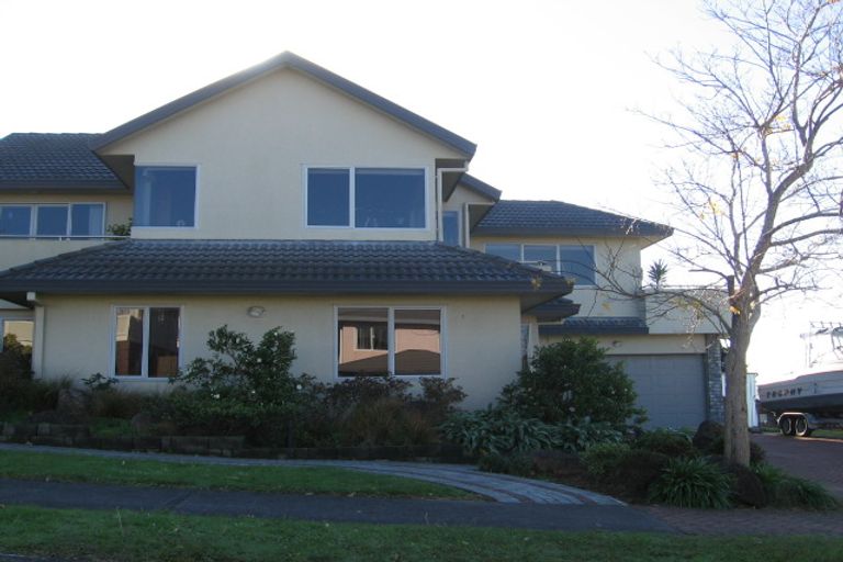 Photo of property in 2 Marguerita Place, West Harbour, Auckland, 0618