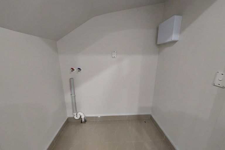 Photo of property in 2/3 Wallson Crescent, Wiri, Auckland, 2104