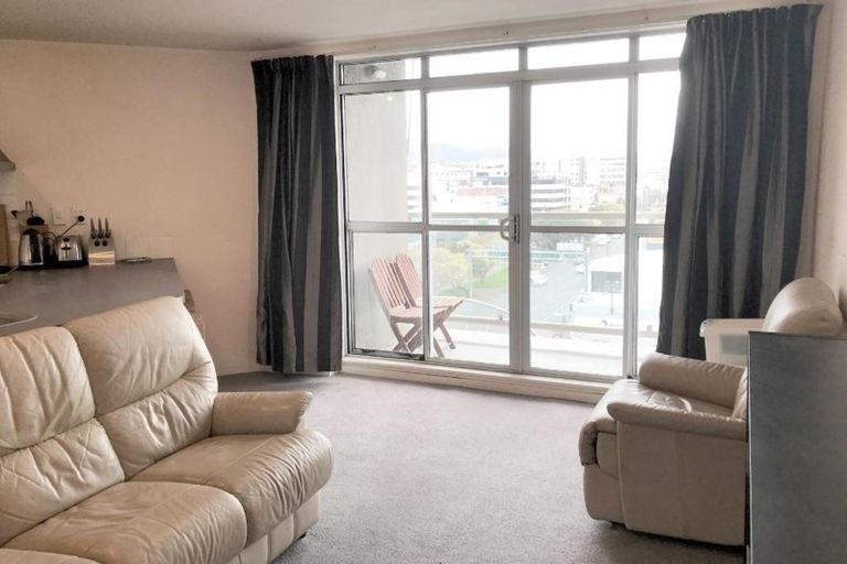 Photo of property in Grandstand Apartments, 12/80u Kent Terrace, Mount Victoria, Wellington, 6011
