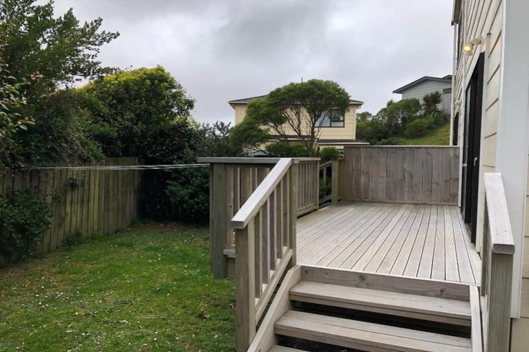 Photo of property in 33a Sunhaven Drive, Newlands, Wellington, 6037