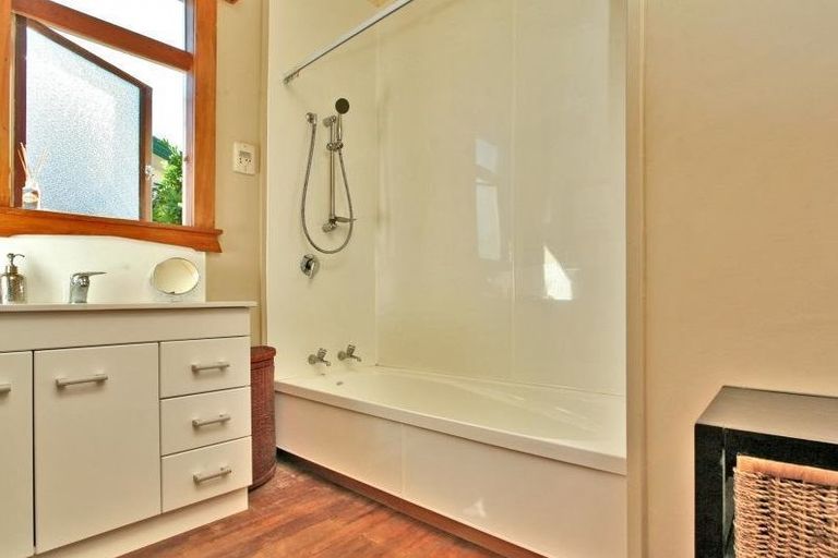 Photo of property in 18 Hinton Road, Taradale, Napier, 4112