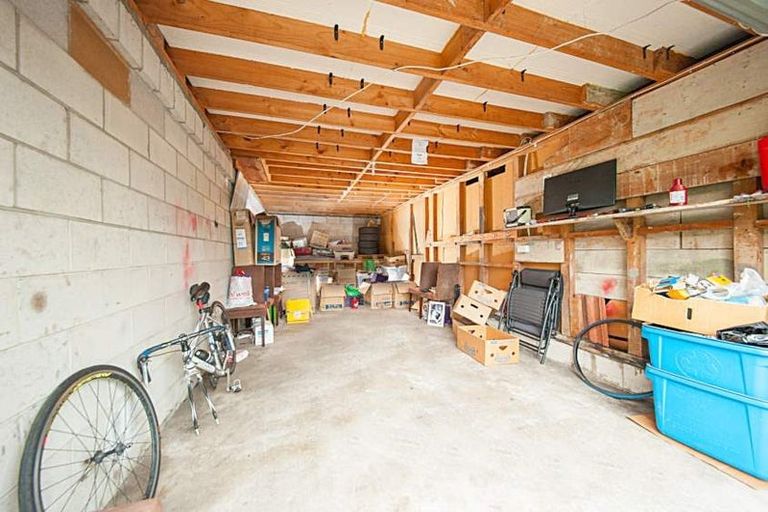 Photo of property in 42 Cheval Drive, Totara Vale, Auckland, 0629