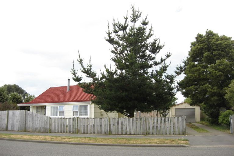 Photo of property in 35 Medina Crescent, Parklands, Christchurch, 8083