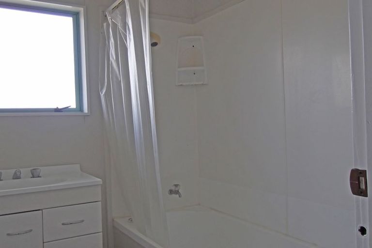 Photo of property in 2/35 Station Road, Te Kamo, Whangarei, 0112