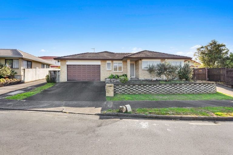 Photo of property in 1/15 Penruddocke Road, Half Moon Bay, Auckland, 2012