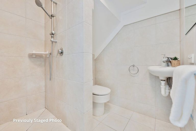 Photo of property in 2/104 Ocean View Road, Northcote, Auckland, 0627