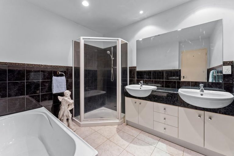 Photo of property in 4e/175 Hurstmere Road, Takapuna, Auckland, 0622