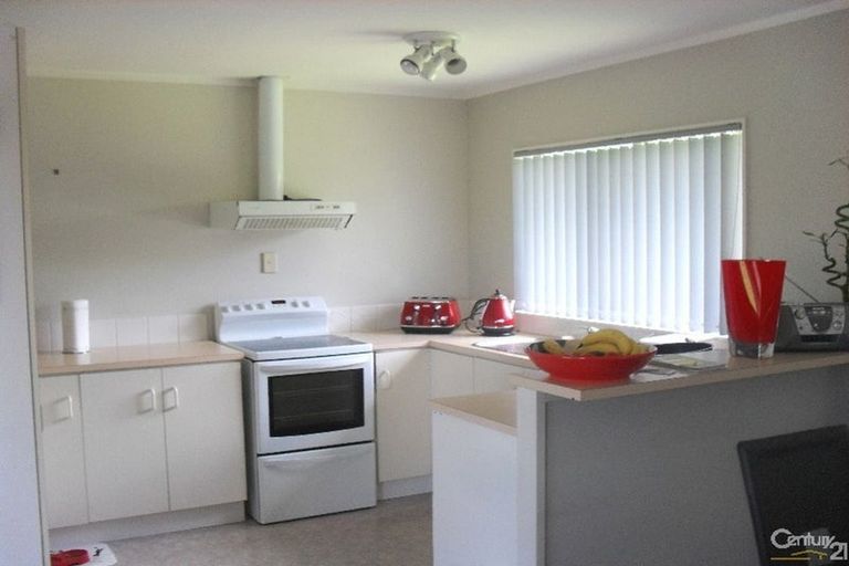 Photo of property in 7 Waylen Place, Burswood, Auckland, 2013