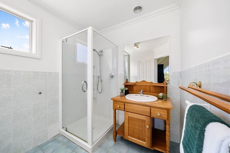 Photo of property in 24 Saunders Close, Whitby, Porirua, 5024