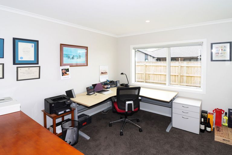 Photo of property in 60 Feist Street, Carterton, 5713