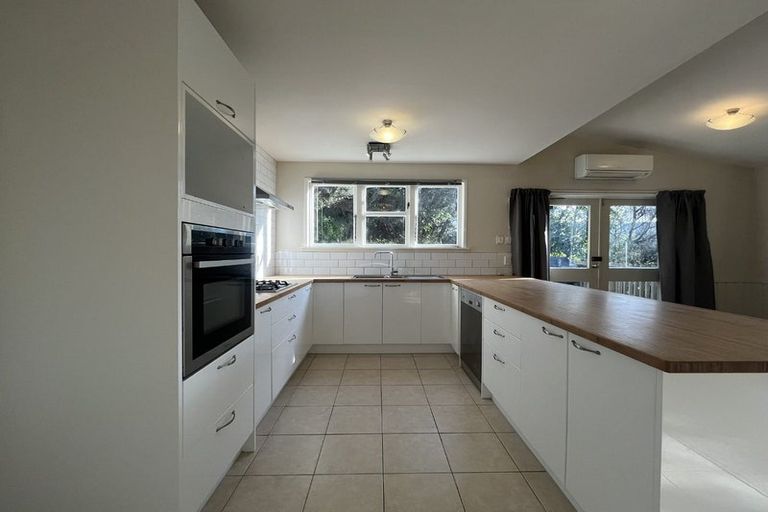 Photo of property in 82 Moeraki Road, Maoribank, Upper Hutt, 5018
