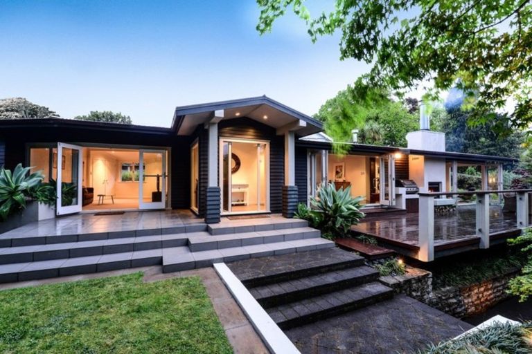 Photo of property in 54 Memorial Drive, Hamilton East, Hamilton, 3216