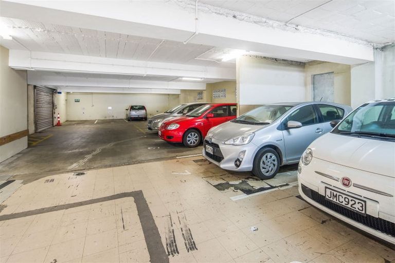 Photo of property in 17 Kent Terrace - Kent Apartments, 7b/16 Kent Terrace, Mount Victoria, Wellington, 6011