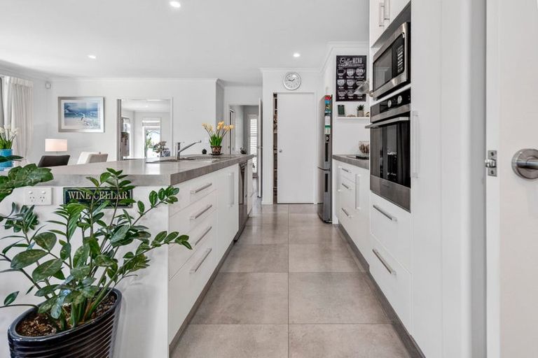 Photo of property in 12 Oceana Drive, Welcome Bay, Tauranga, 3175