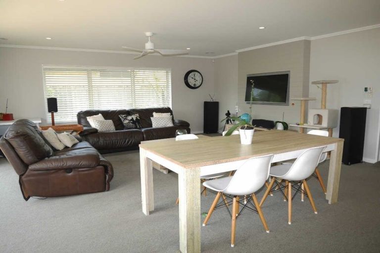 Photo of property in 36 San Priamo Place, Paraparaumu Beach, Paraparaumu, 5032