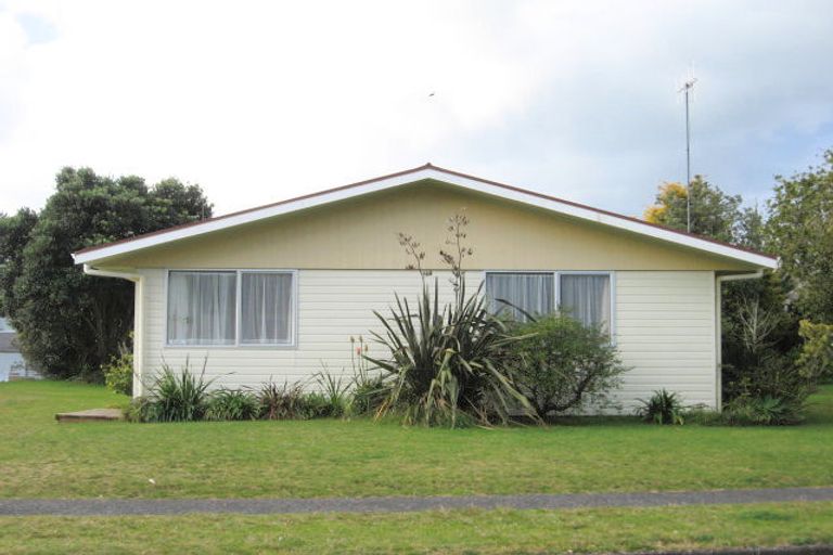 Photo of property in 220 Patuwai Drive, Whangamata, 3620