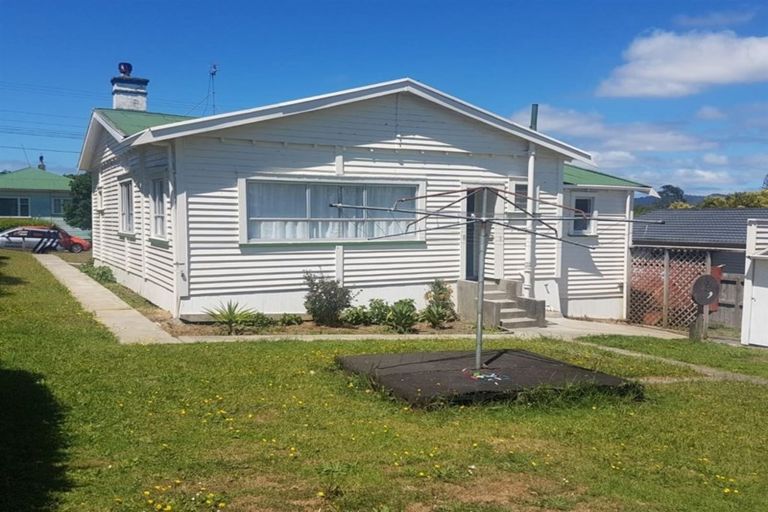Photo of property in 52 Evans Road, Glen Eden, Auckland, 0602