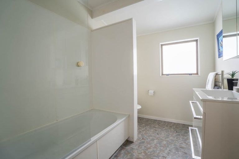 Photo of property in 6/29 Main Road, Tawa, Wellington, 5028