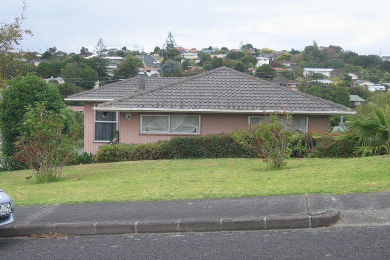 Photo of property in 2/24 Chequers Avenue, Glenfield, Auckland, 0629