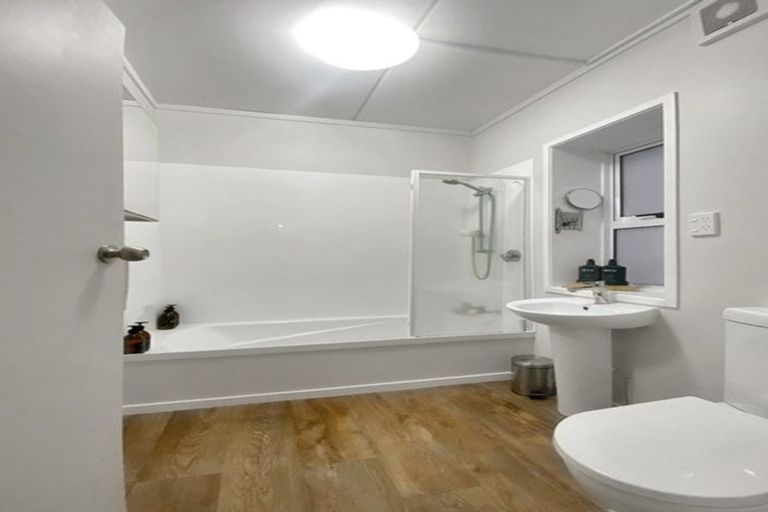 Photo of property in 12 Glen Alton Avenue, Paparangi, Wellington, 6037