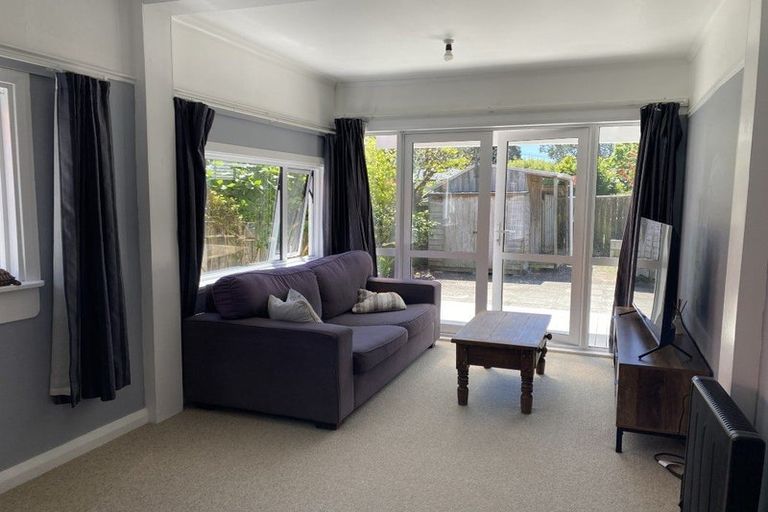 Photo of property in 18 Kauri Street, Eastbourne, Lower Hutt, 5013