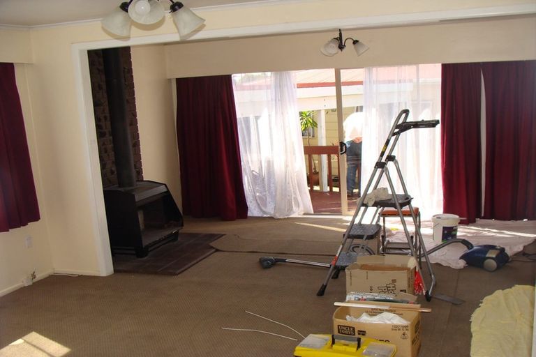 Photo of property in 90 Edgewater Drive, Pakuranga, Auckland, 2010