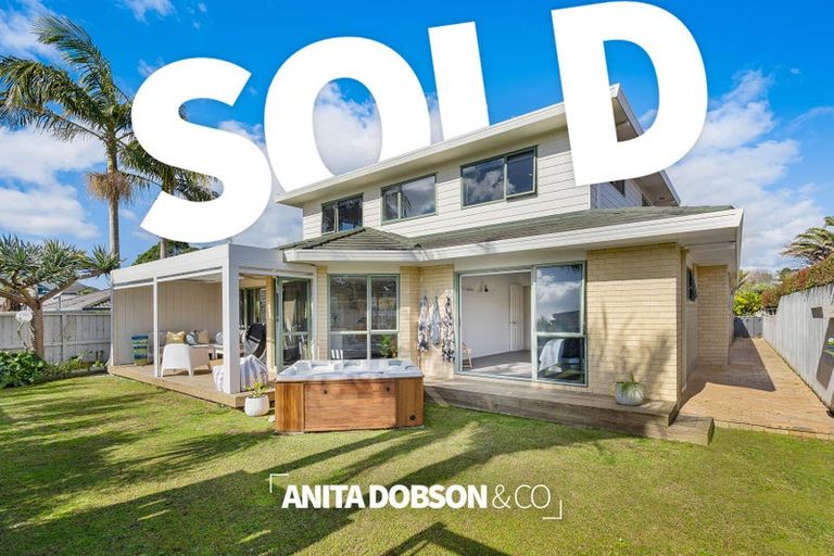 Photo of property in 43 Walton Street, Red Beach, 0932