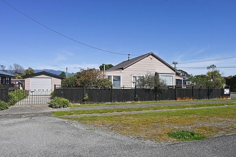 Photo of property in 17 Peel Street, Westport, 7825