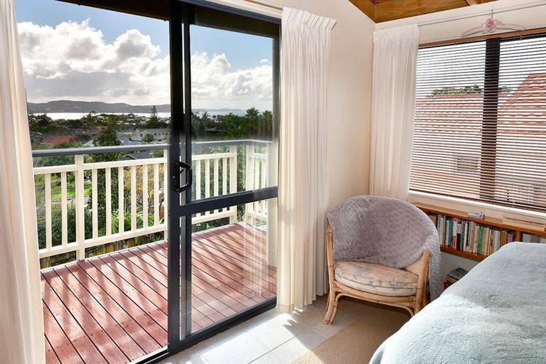 Photo of property in 148 Red Beach Road, Red Beach, 0932