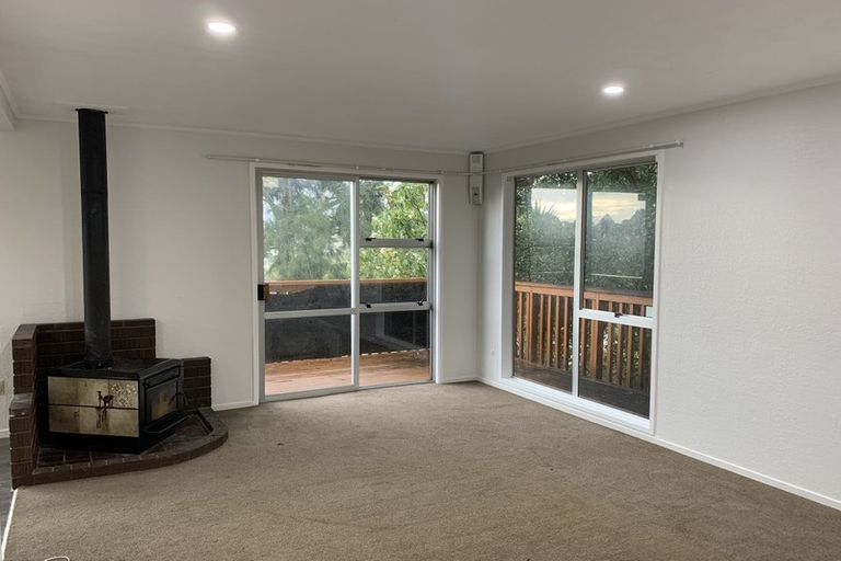 Photo of property in 14 Kilcar Place, Massey, Auckland, 0614