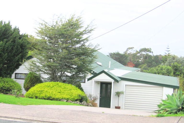 Photo of property in 13 Moffat Road, Red Beach, 0932