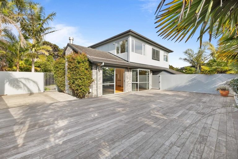 Photo of property in 38 Kittiwake Drive, Schnapper Rock, Auckland, 0632