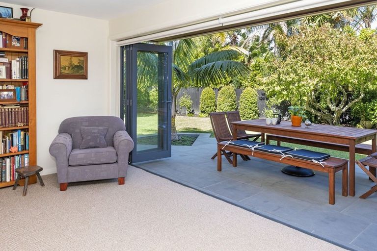 Photo of property in 8 Gulf Crest, Bucklands Beach, Auckland, 2012