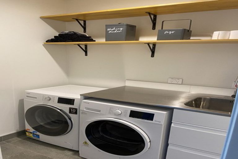 Photo of property in 7 Margan Avenue, New Lynn, Auckland, 0600