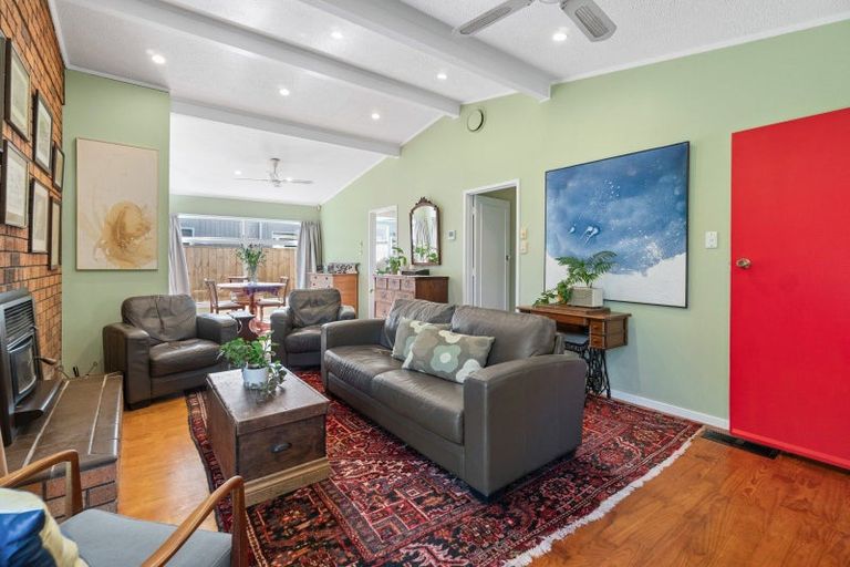 Photo of property in 11 Arosa Place, Forrest Hill, Auckland, 0620