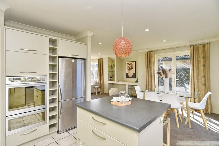 Photo of property in 8 Ross Place, Northwood, Christchurch, 8051