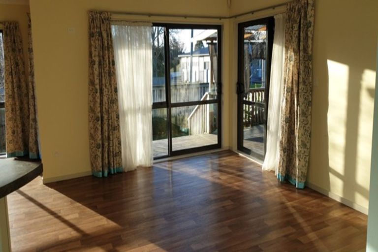 Photo of property in 1 Valley Road, Waiuku, 2123